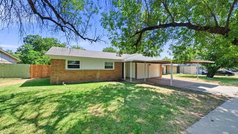 744 Windsor Dr, Everman, TX 76140