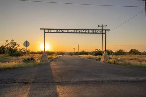 454 Mt Hollow Dr, Granbury, TX 76048