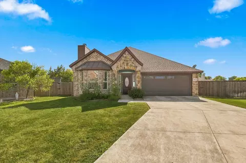 2010 Maxwell Ct, Aubrey, TX 76227