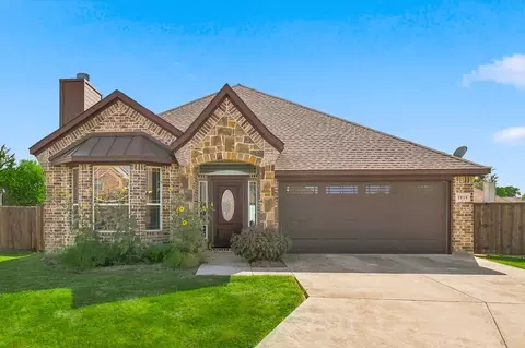 2010 Maxwell Ct, Aubrey, TX 76227