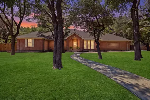 128 Oakwood Ct, Lakeside, TX 76135
