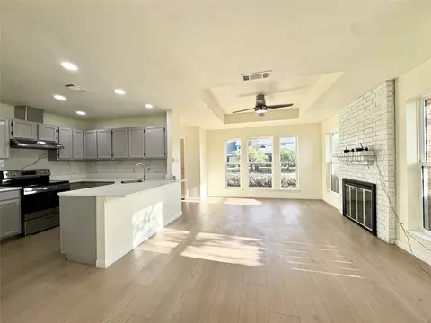 2201 Summer Place Dr, Arlington, TX 76014