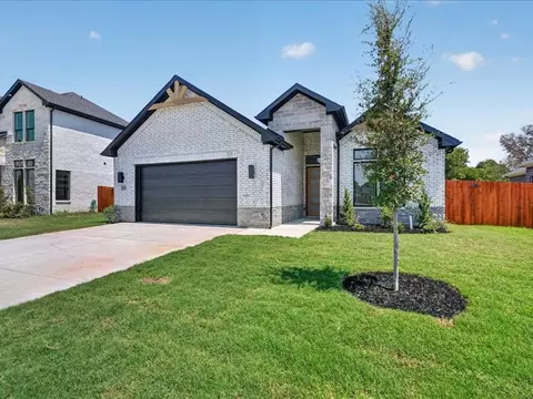 118 Emma St, Red Oak, TX 75154