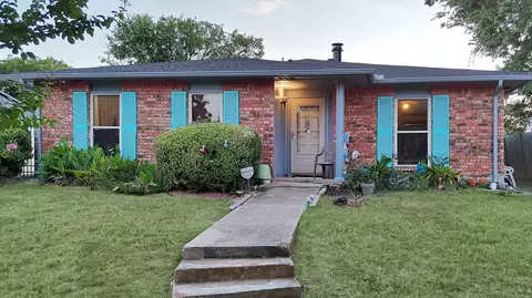 241 S Young Blvd, Desoto, TX 75115