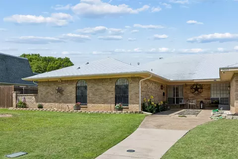 2903 Country Place Ct, Carrollton, TX 75006