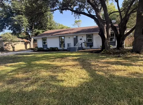 1818 Walnut Ave, Carrollton, TX 75006