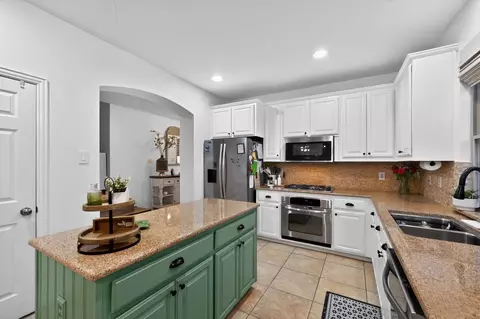 Kitchen - 1128 Wilson Dr, Lantana, TX 76226 photo 1 of 4