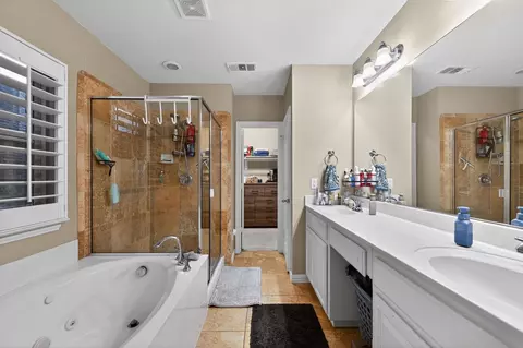 Bath - 1128 Wilson Dr, Lantana, TX 76226 photo 1 of 3