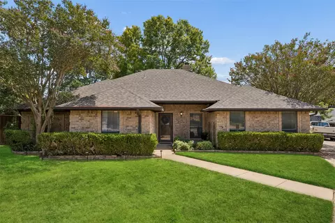 902 Briarcliff Ct, Arlington, TX 76012