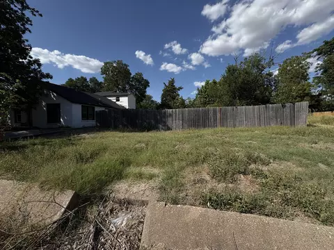 713 E Jefferson St, Waxahachie, TX 75165