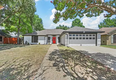 2530 Seven Hills Dr, Grand Prairie, TX 75052