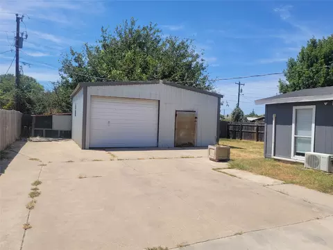 1921 Pelican Dr N, Pelican Bay, TX 76020