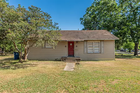 200 4th St, Kerens, TX 75144