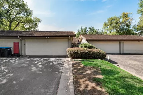 5814 Meadow Wood Ln, Fort Worth, TX 76112