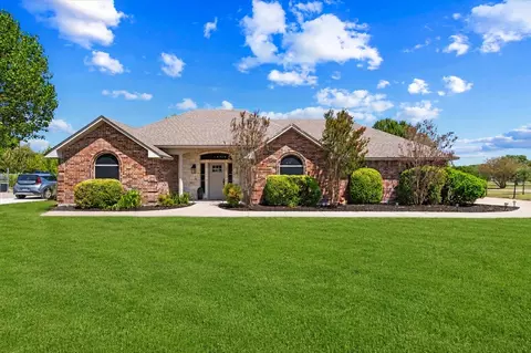 833 Shady Brook Ln, Red Oak, TX 75154