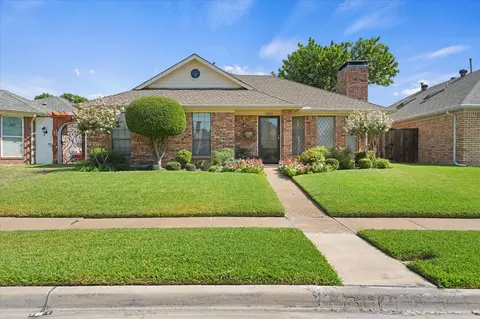 2833 Stoneridge Dr, Garland, TX 75044