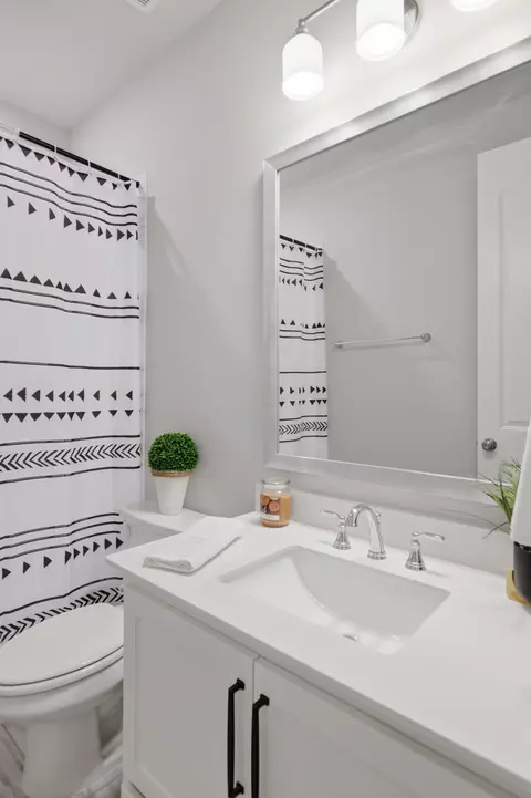 Bath - 910 Winter Cherry Ln, Haslet, TX 76052 photo 3 of 4
