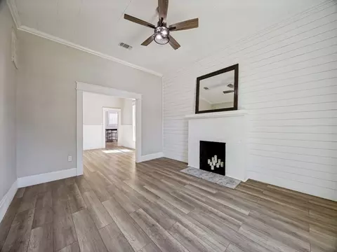 917 W Sears St, Denison, TX 75020