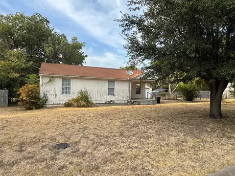 7704 Longfield Dr, White Settlement, TX 76108