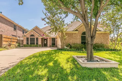 5544 Greenview Ct, North Richland Hills, TX 76148
