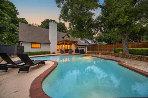 9827 Vistadale Dr, Dallas, TX 75238