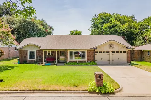 2512 Glassboro Cir, Arlington, TX 76015