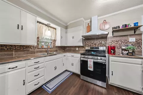 Kitchen - 4010 Windsor Ave, Waco, TX 76708 photo 1 of 2