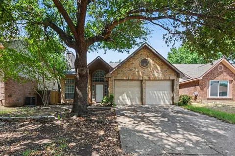 4721 Waterway Dr N, Fort Worth, TX 76137