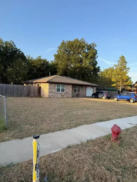 301 Gene Autry Dr, Tioga, TX 76271
