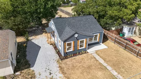 805 Adkins St, Bowie, TX 76230