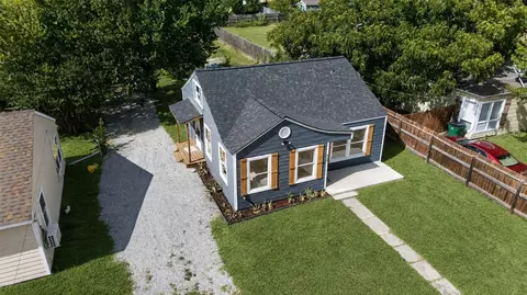 805 Adkins St, Bowie, TX 76230