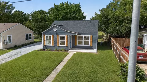 805 Adkins St, Bowie, TX 76230