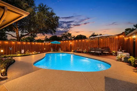 417 Stroud Ln, Garland, TX 75043