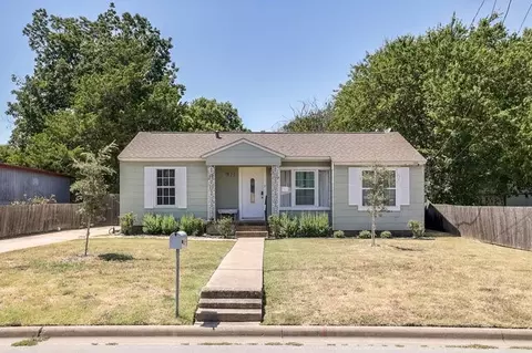 821 Williams St, Waxahachie, TX 75165