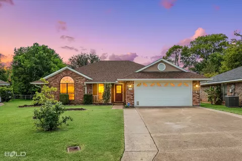 310 Brownlee Cir, Bossier City, LA 71111