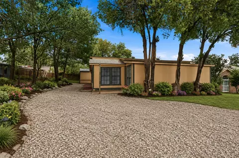 7513 Foster Dr, Lake Worth, TX 76135