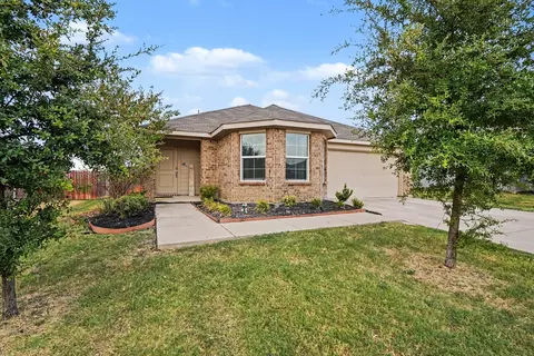1512 Central Park Dr, Alvarado, TX 76009
