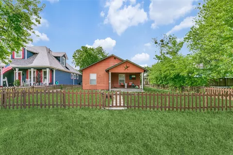 612 E Wall St, Grapevine, TX 76051 photo 4