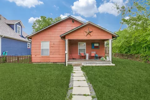 612 E Wall St, Grapevine, TX 76051 photo 2