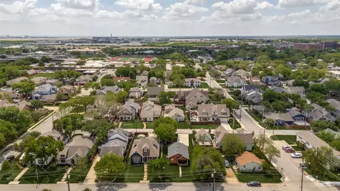 612 E Wall St, Grapevine, TX 76051 photo 9