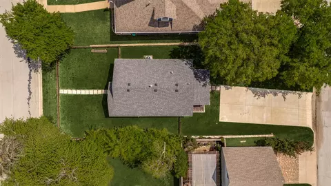 612 E Wall St, Grapevine, TX 76051 photo 5