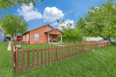 612 E Wall St, Grapevine, TX 76051 photo 3