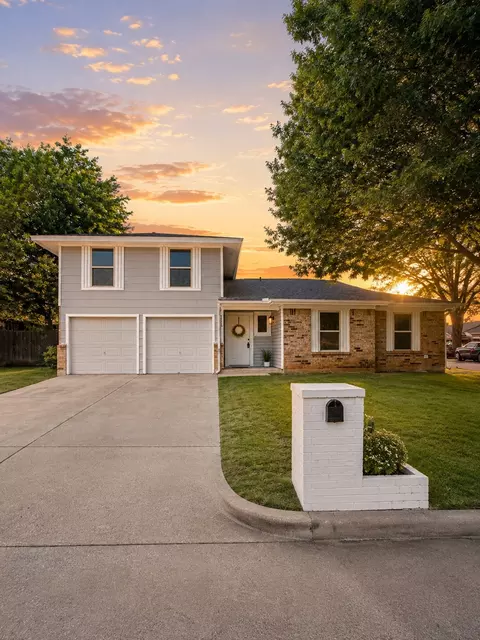 1233 Nicole Way, Burleson, TX 76028