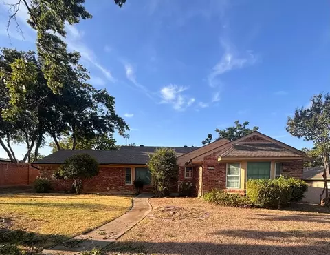 922 British Blvd, Grand Prairie, TX 75050