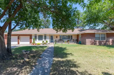 400 3rd St, Knox City, TX 79529