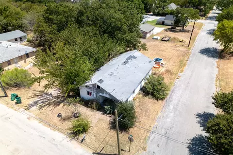 1101 Sanders St, Bowie, TX 76230