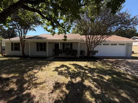 309 Applewood Ln, Hewitt, TX 76643
