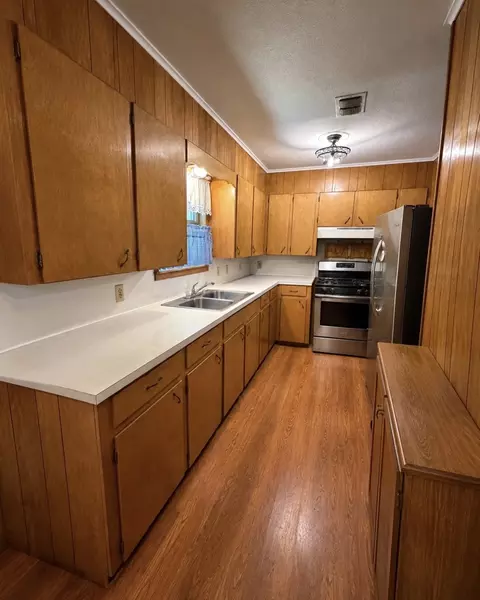 803 Spring St, Springhill, LA 71075 photo 5