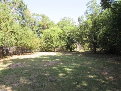 Exterior - 907 E Texas Ave, Mart, TX 76664 photo 2 of 2