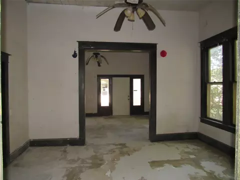 Living - 907 E Texas Ave, Mart, TX 76664 photo 5 of 5